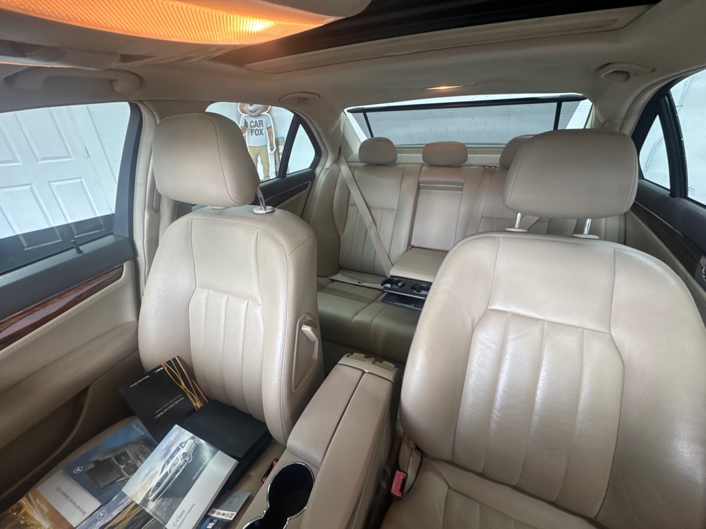 Mercedes-Benz C-Class  2010 Mercedes-Benz C-Class  2010