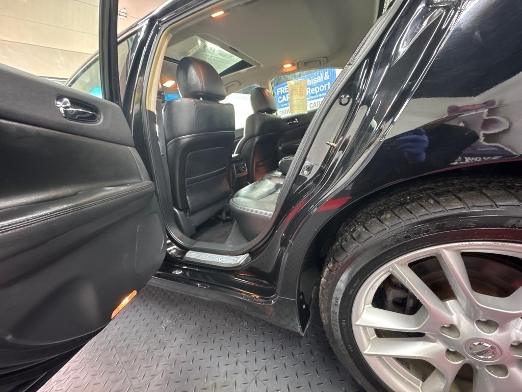 Nissan Maxima  2010