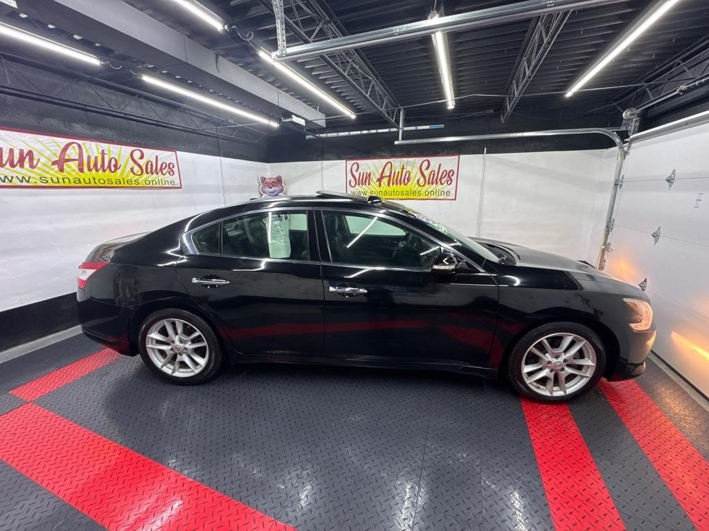 Nissan Maxima  2010