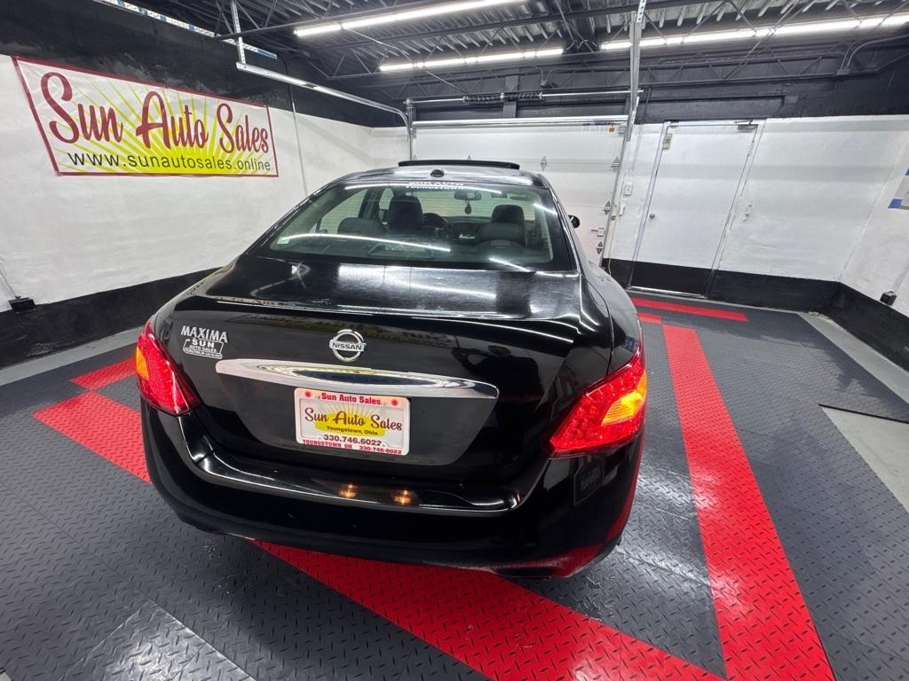 Nissan Maxima  2010