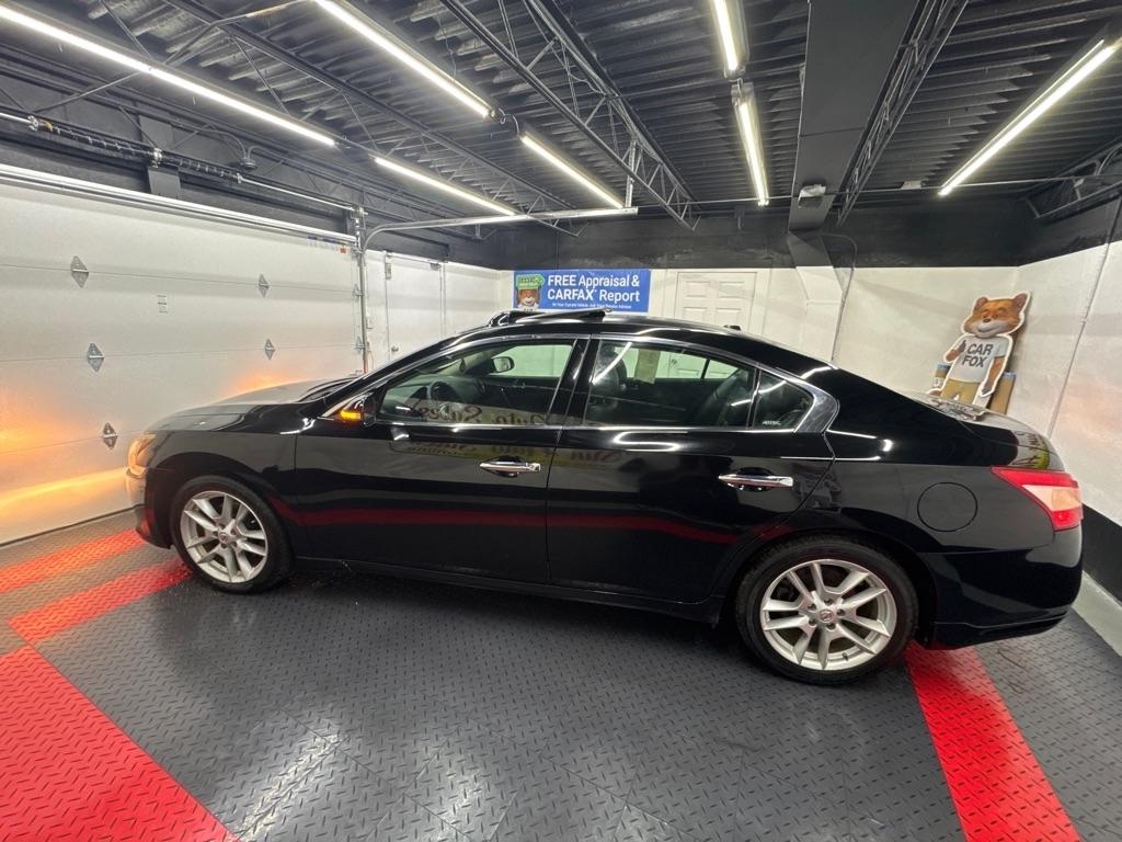 Nissan Maxima  2010