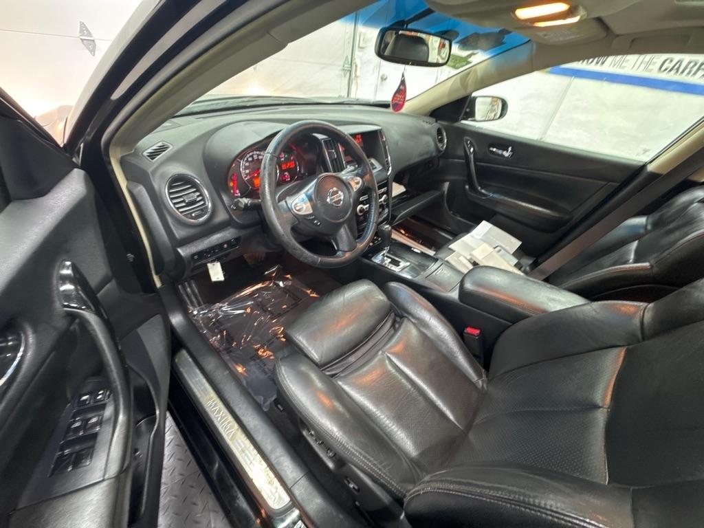 Nissan Maxima  2010