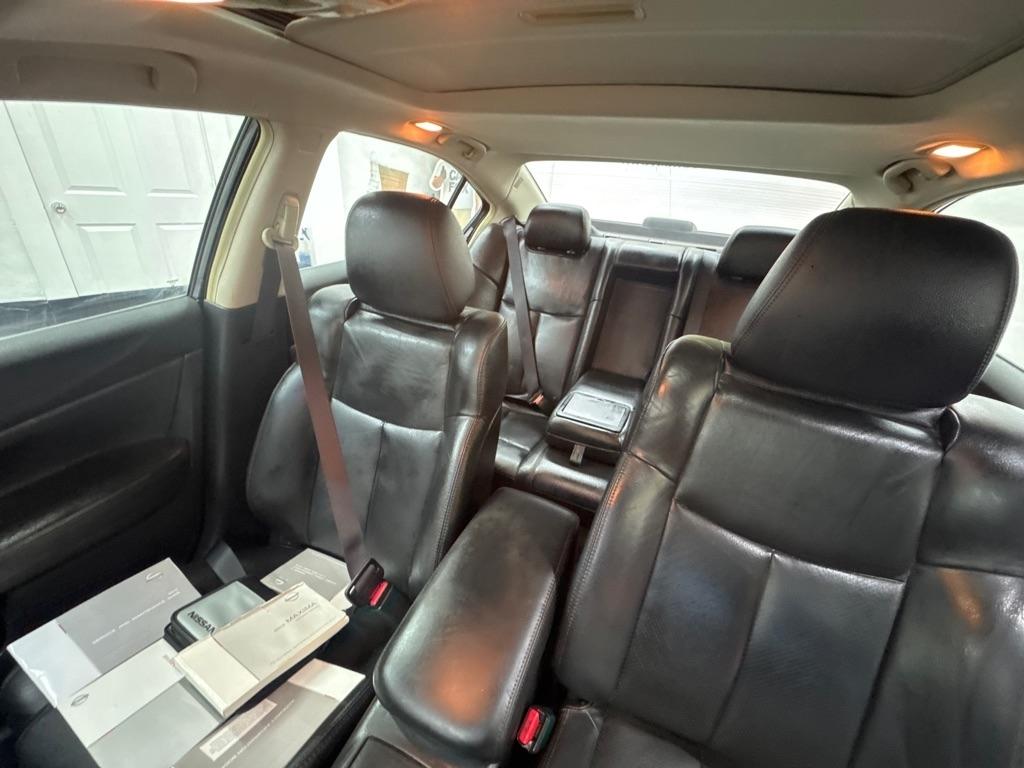 Nissan Maxima  2010