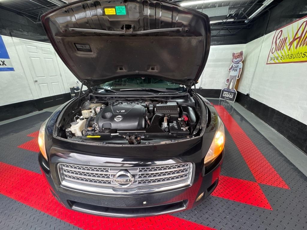 Nissan Maxima  2010