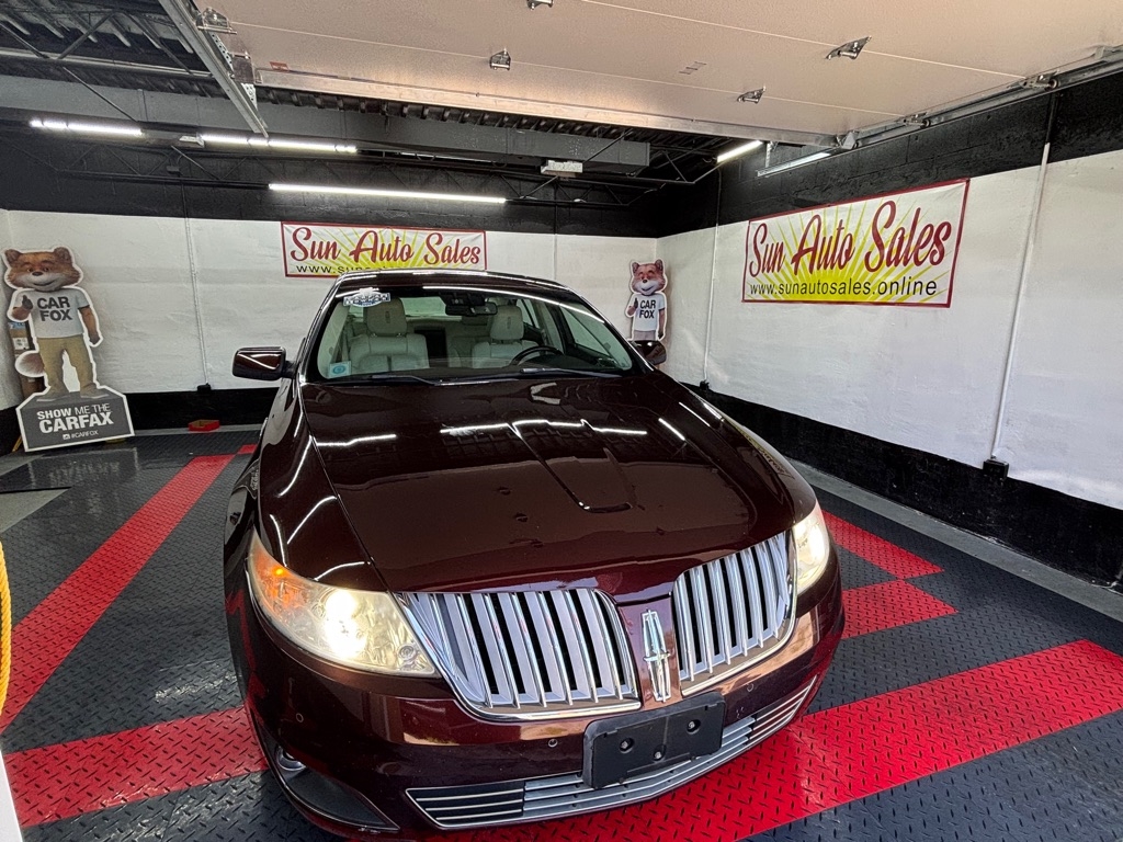 2009 Lincoln MKS photo 2