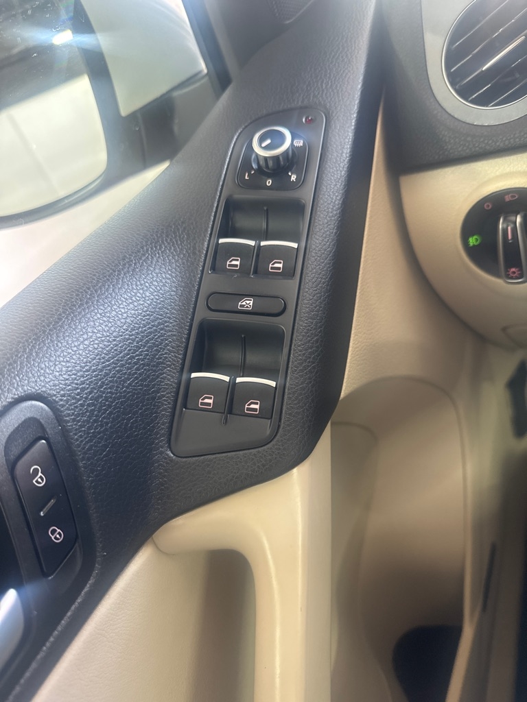 Volkswagen Tiguan  2014