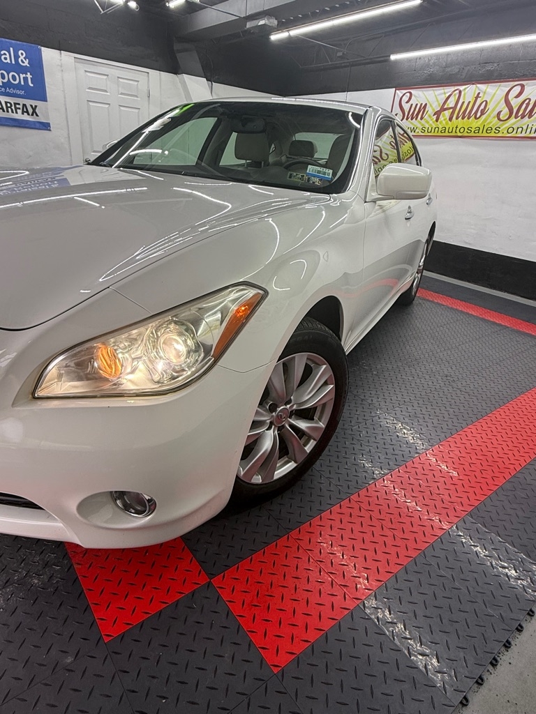 Infiniti M  2011