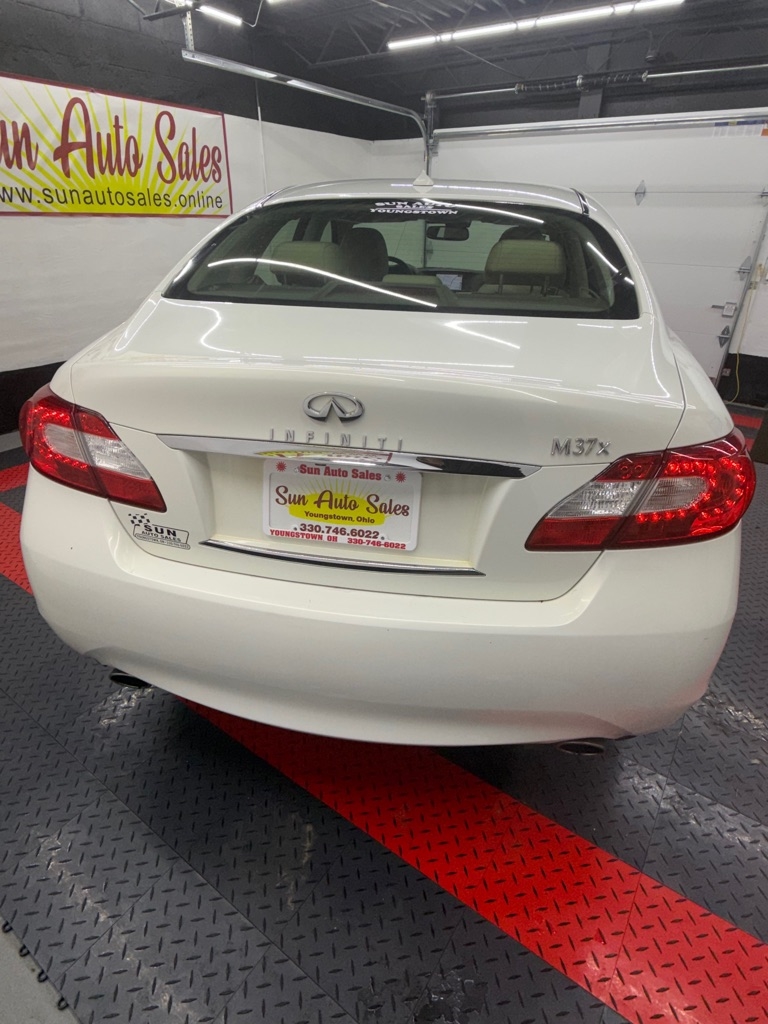 Infiniti M  2011