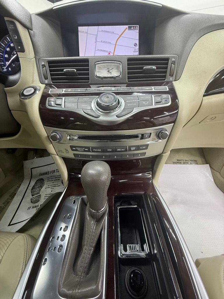 Infiniti M  2011