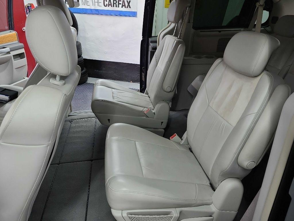 Chrysler Town & Country  2009