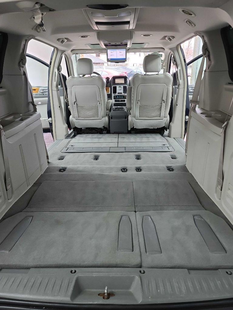 Chrysler Town & Country  2009