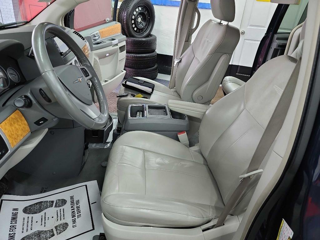 Chrysler Town & Country  2009