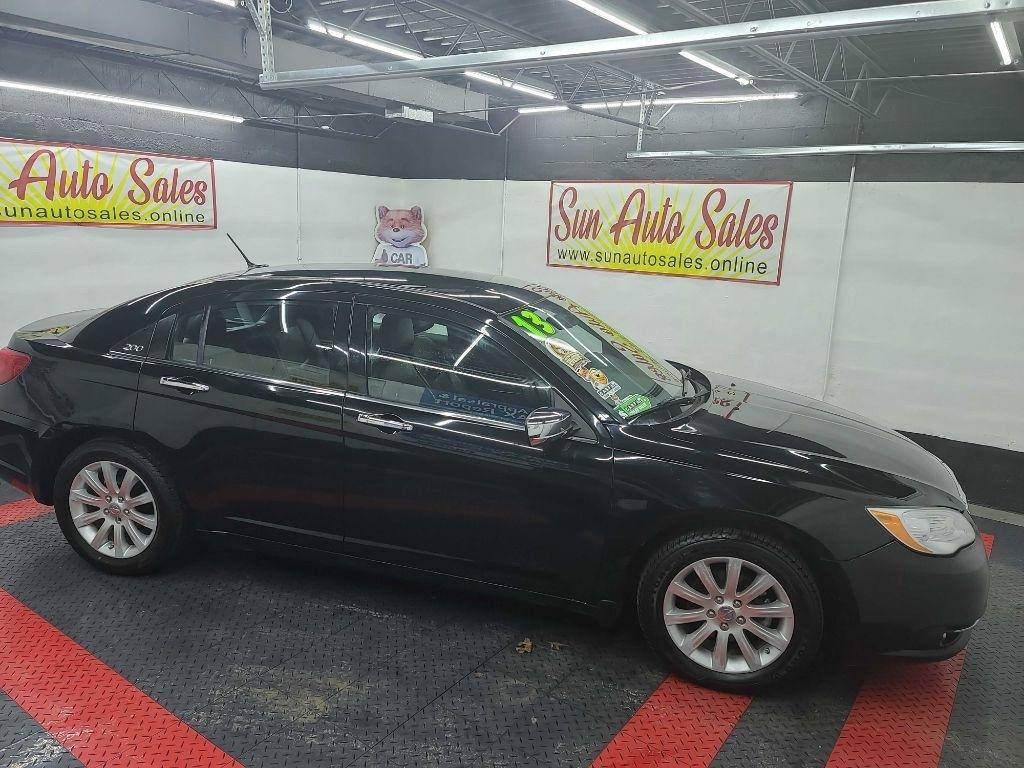 Chrysler 200  2013