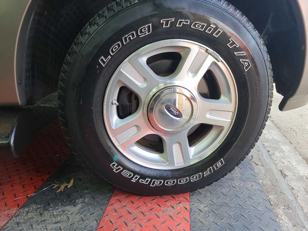 Ford Expedition  2004