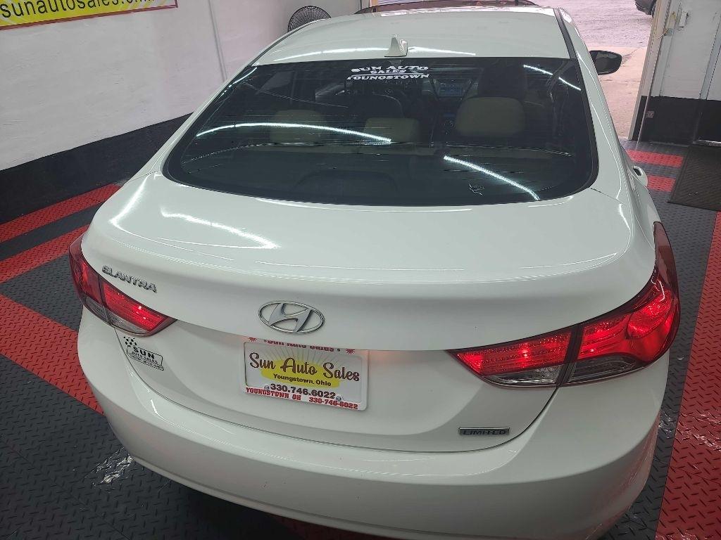 Hyundai Elantra  2013