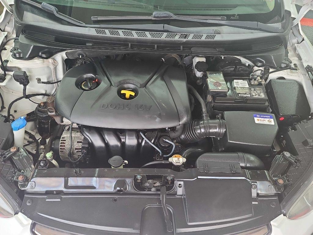 Hyundai Elantra  2013