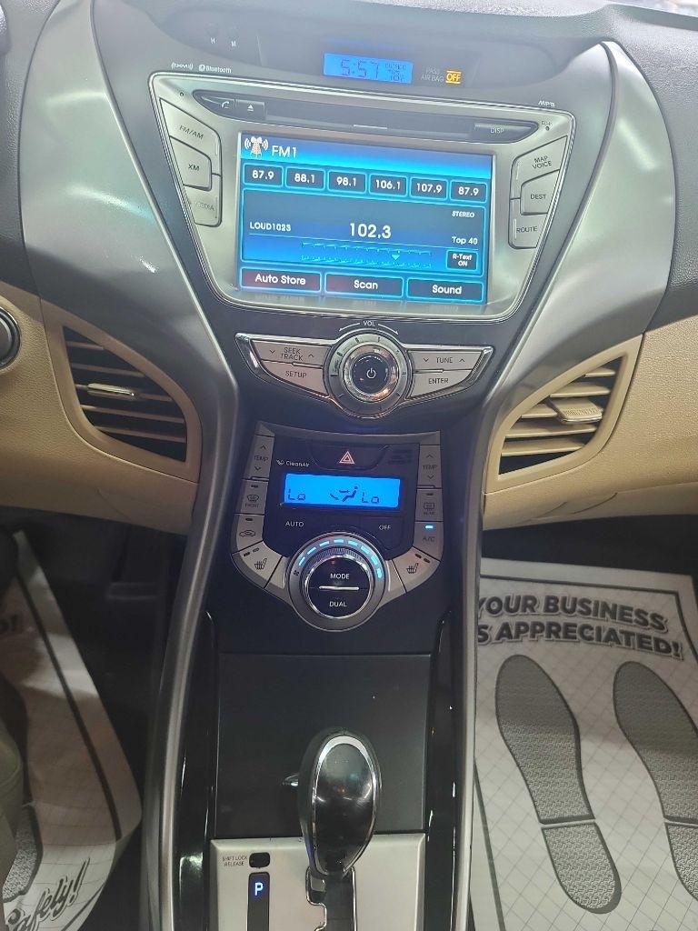 Hyundai Elantra  2013