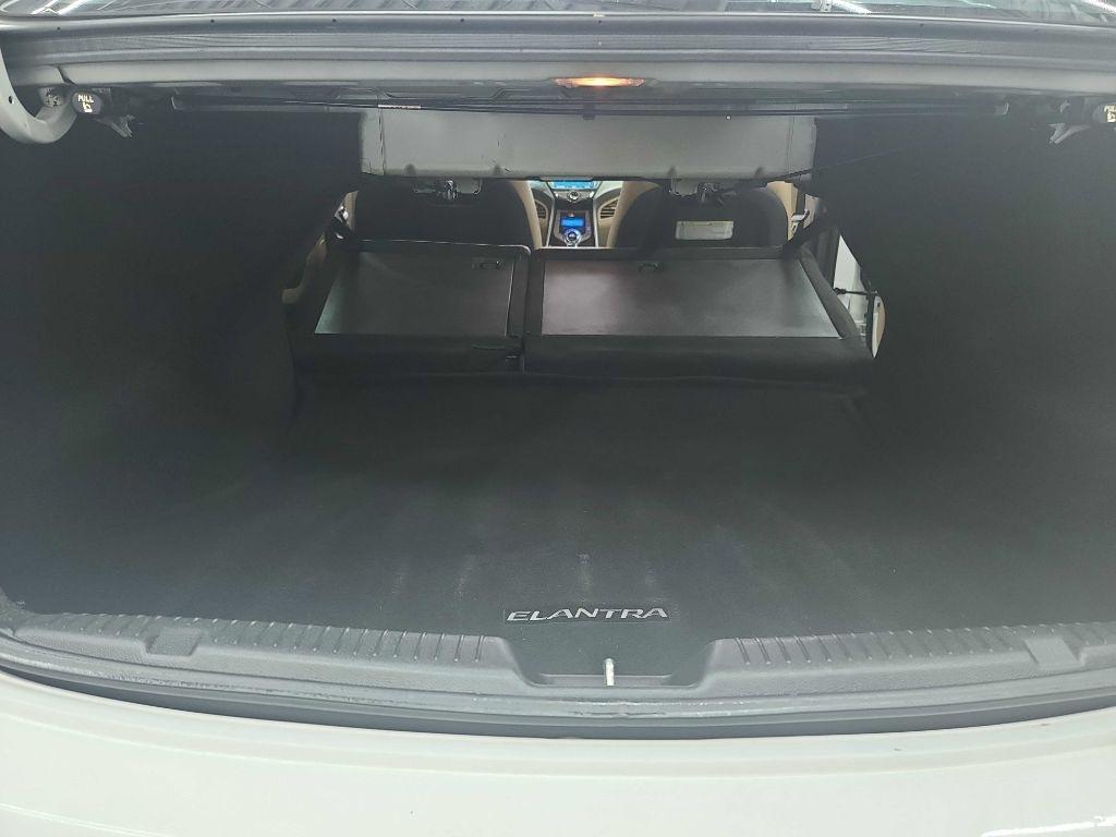 Hyundai Elantra  2013