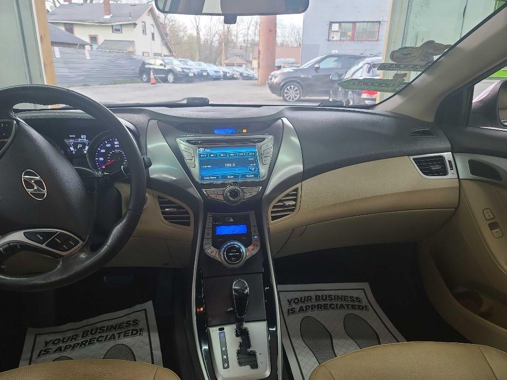 Hyundai Elantra  2013