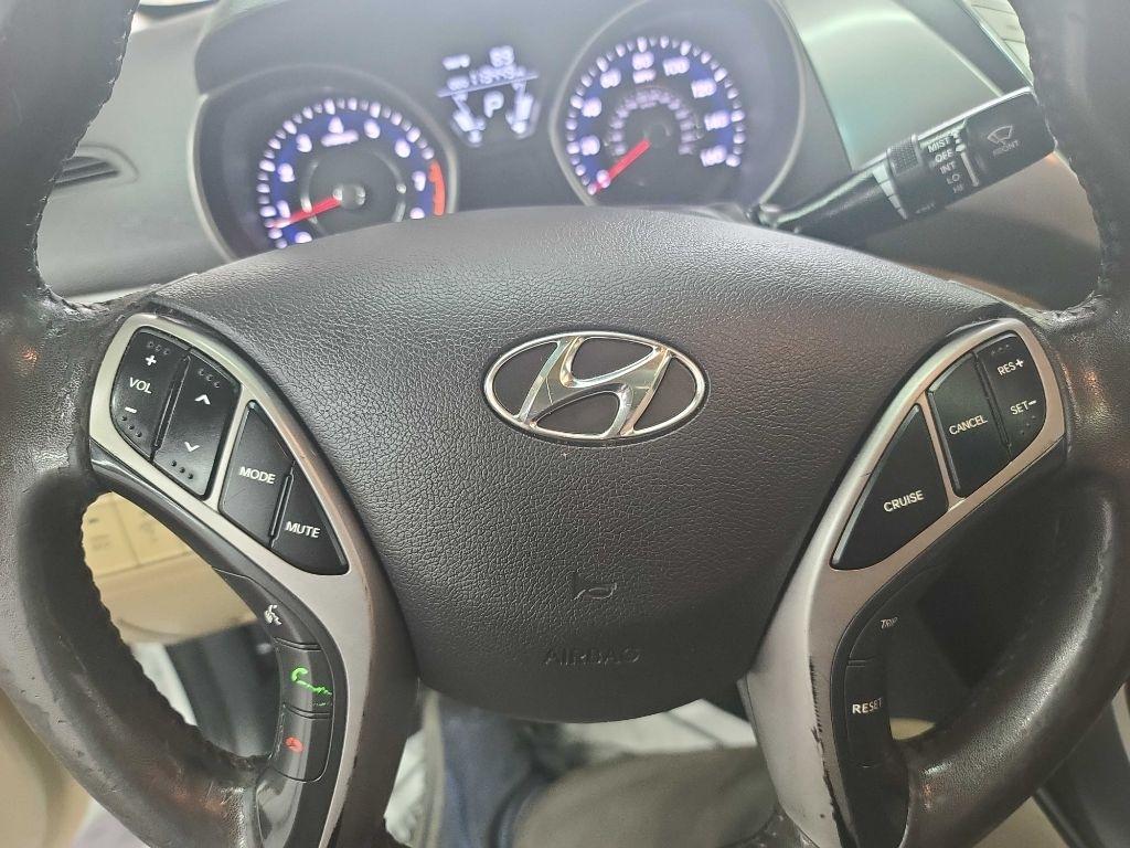 Hyundai Elantra  2013