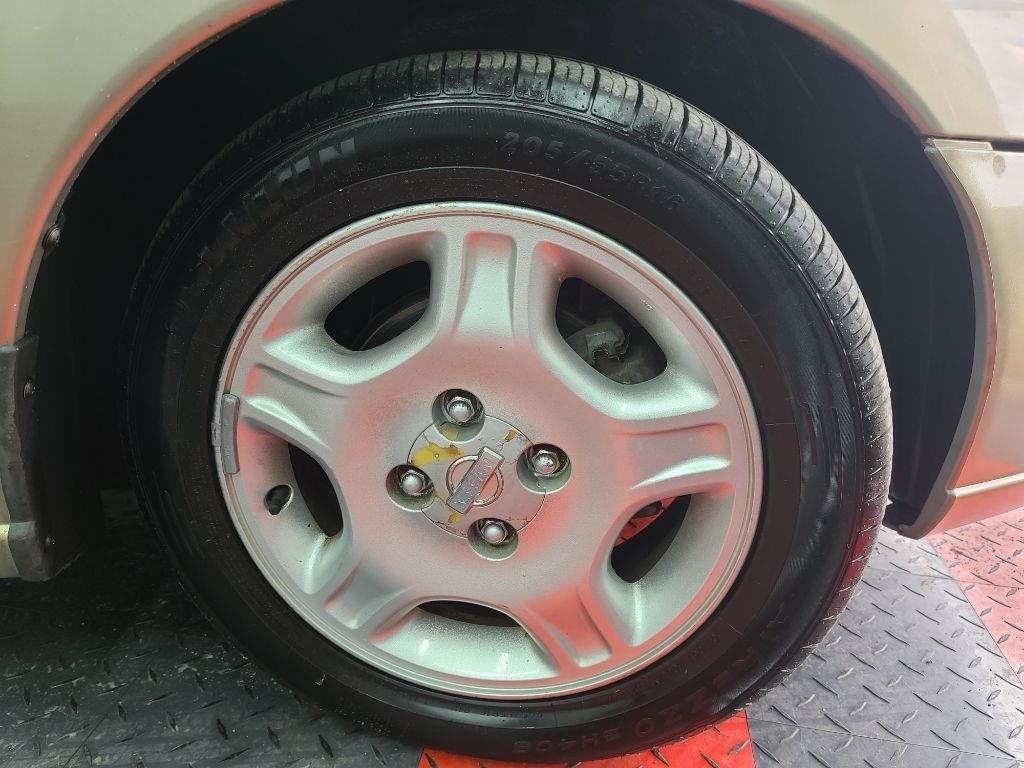 Nissan Altima  2000