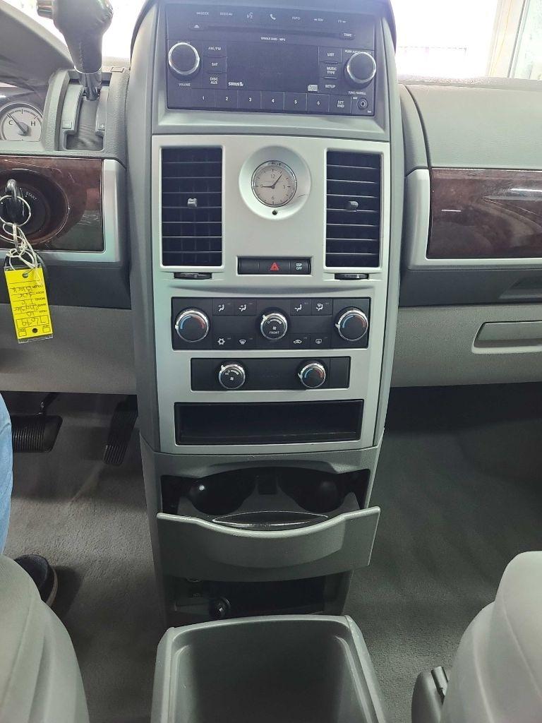 Chrysler Town & Country  2010