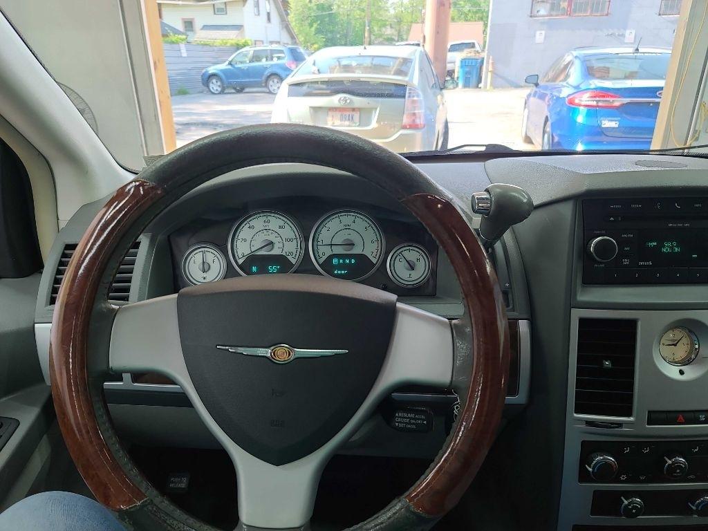 Chrysler Town & Country  2010