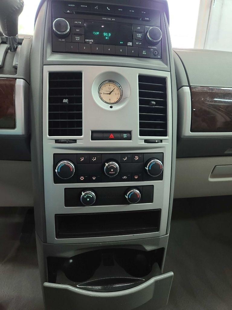 Chrysler Town & Country  2010