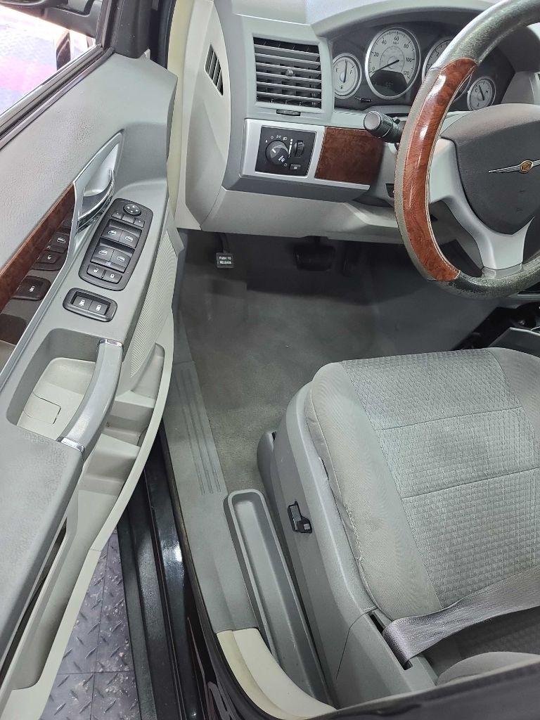 Chrysler Town & Country  2010