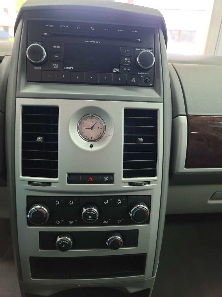 Chrysler Town & Country  2010