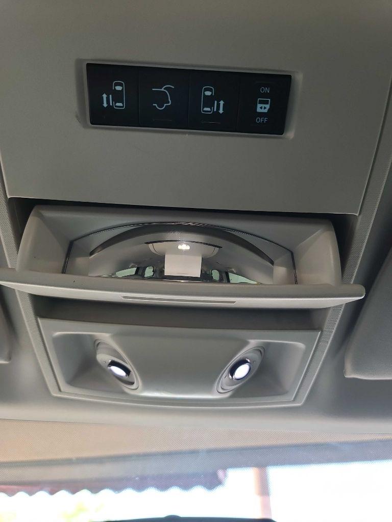 Chrysler Town & Country  2010