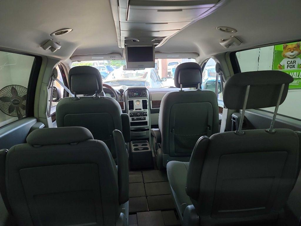 Chrysler Town & Country  2010