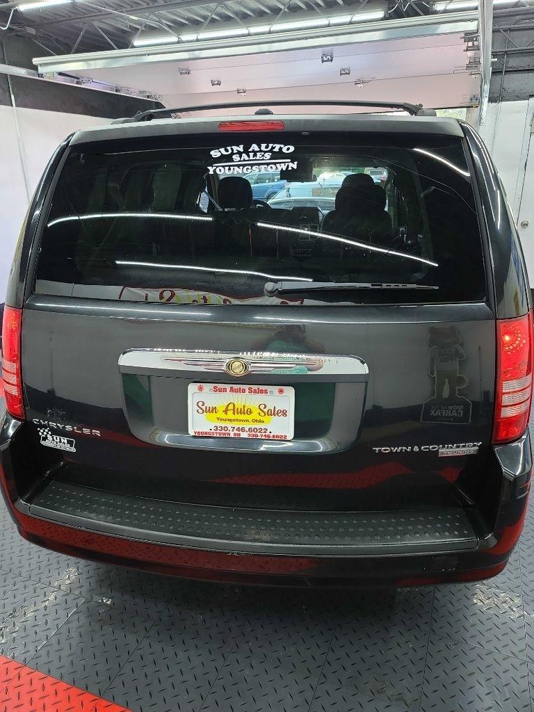 Chrysler Town & Country  2010