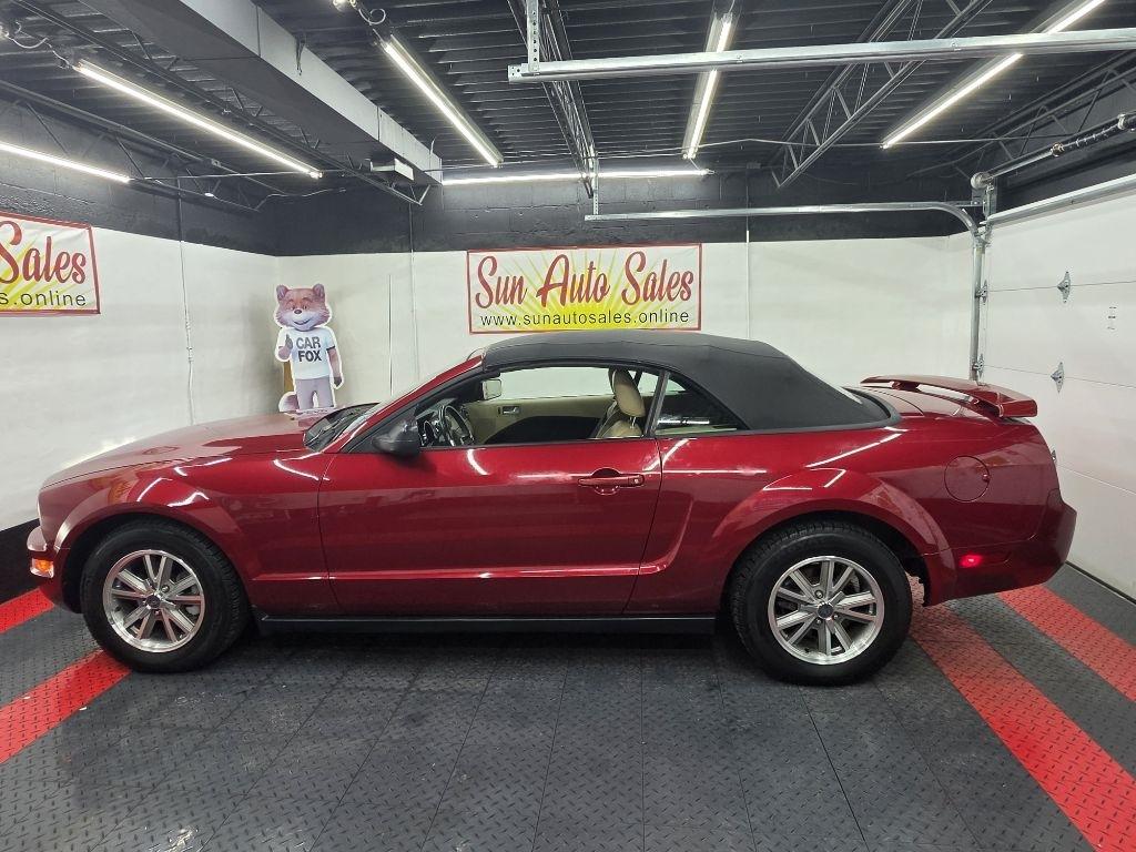 Ford Mustang 2dr Conv Deluxe 2005