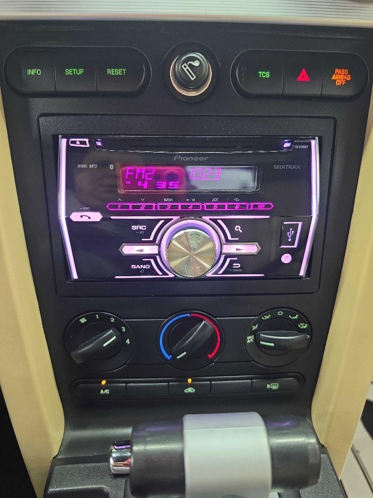 Ford Mustang 2dr Conv Deluxe 2005