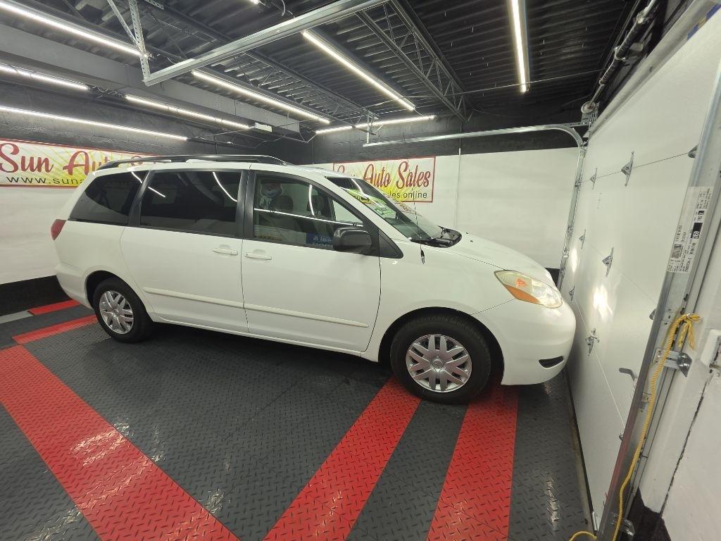 Toyota Sienna  2006