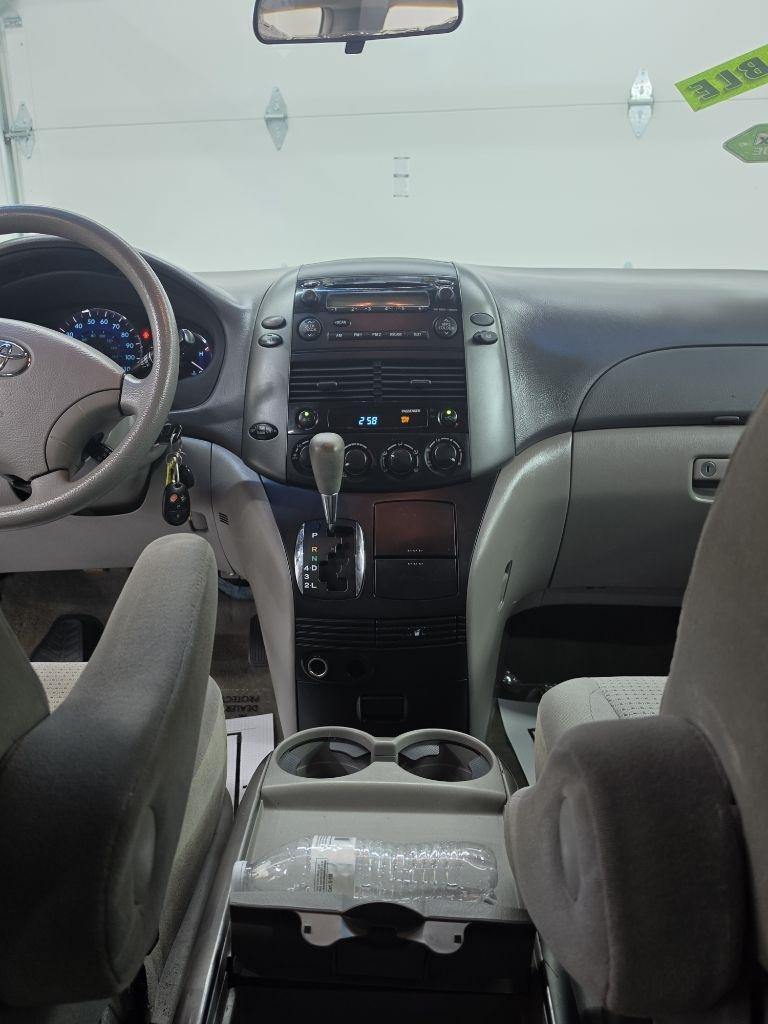 Toyota Sienna  2006