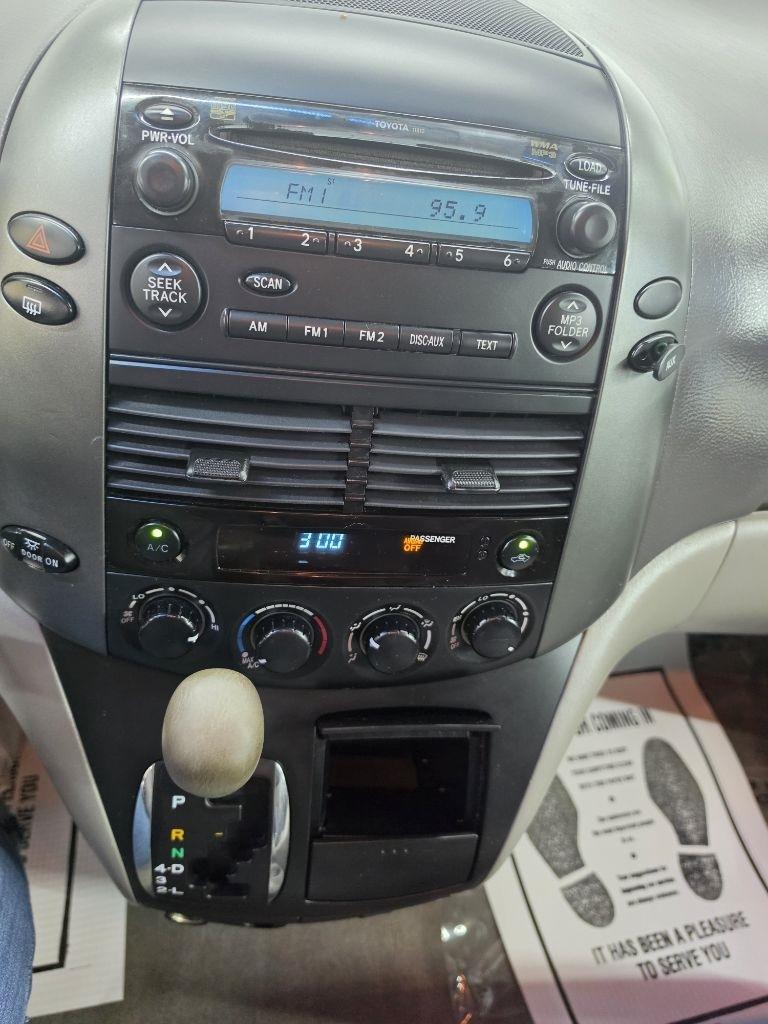 Toyota Sienna  2006