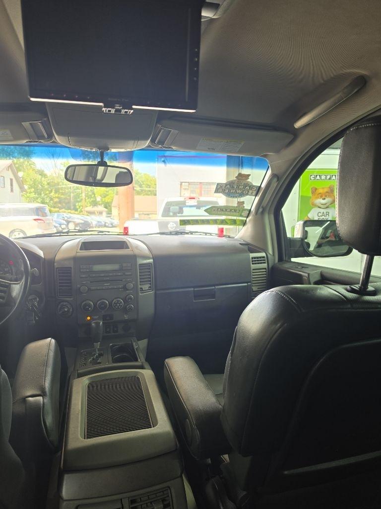Nissan Armada  2004