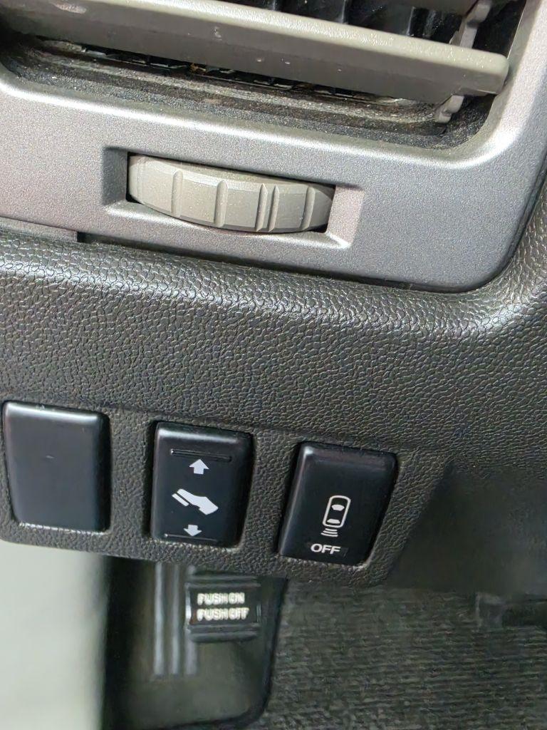 Nissan Armada  2004