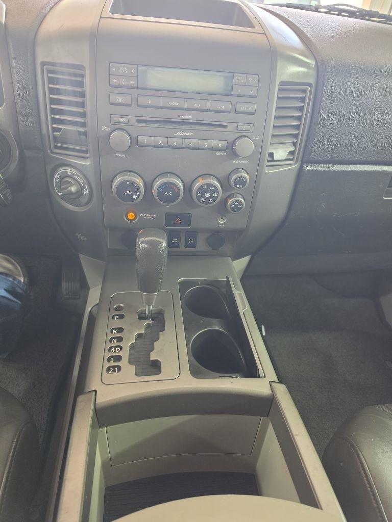 Nissan Armada  2004