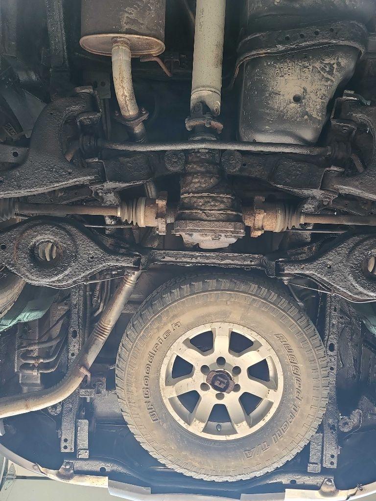 Nissan Armada  2004