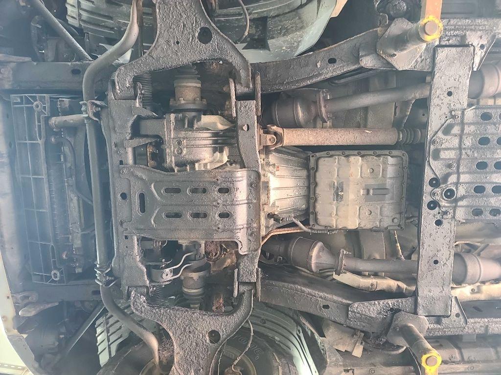 Nissan Armada  2004