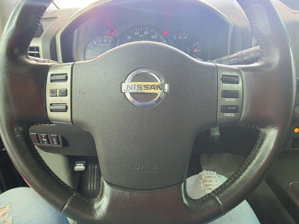 Nissan Armada  2004