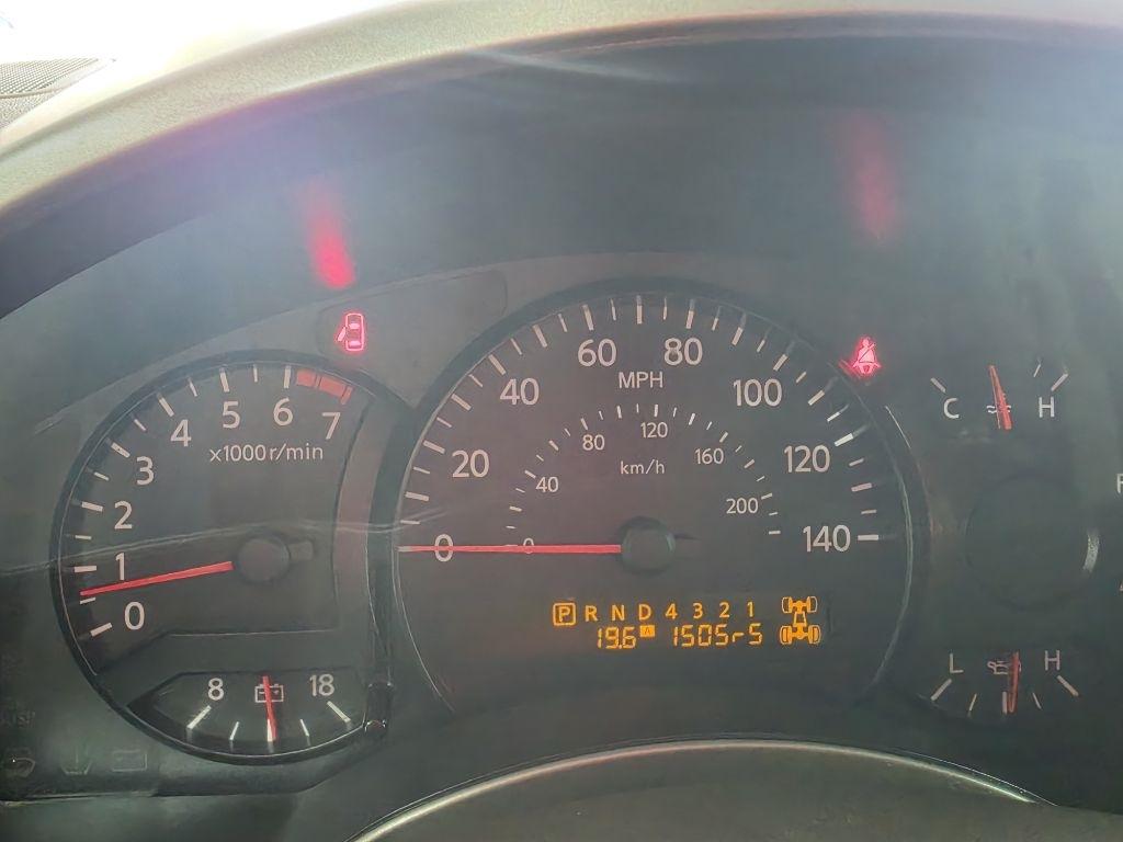 Nissan Armada  2004