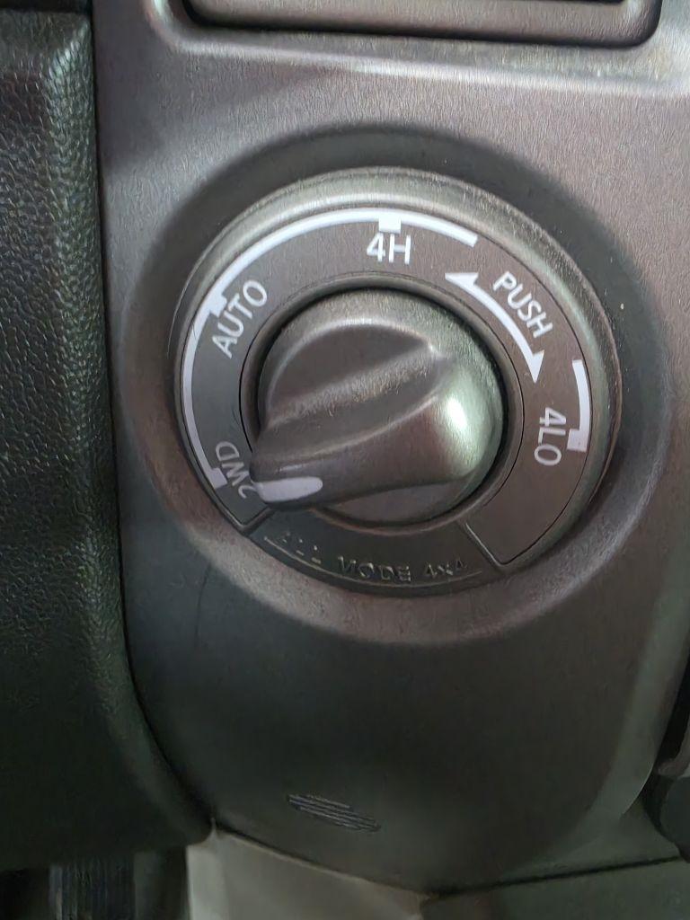 Nissan Armada  2004