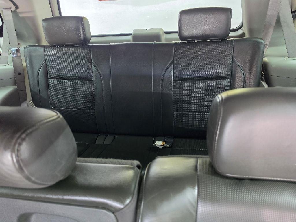 Nissan Armada  2004