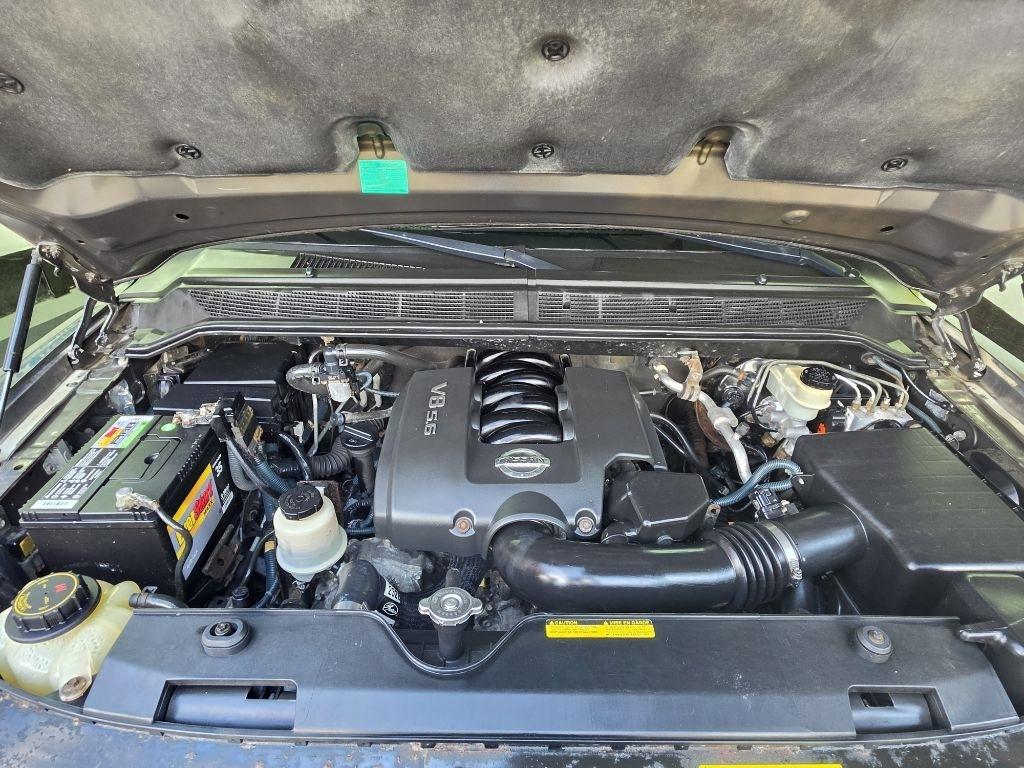 Nissan Armada  2004