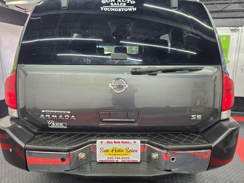 Nissan Armada  2004