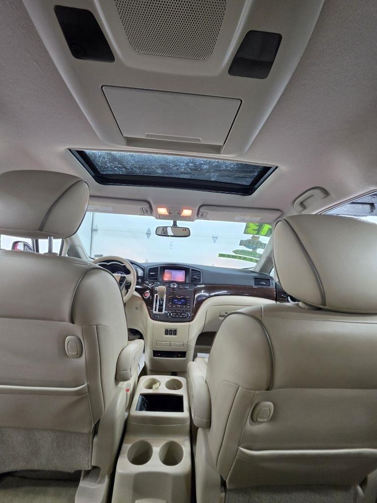Nissan Quest  2013